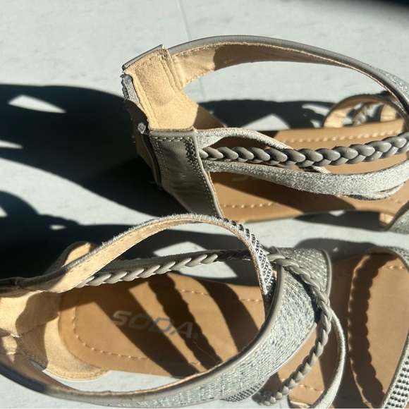 Soda brand silver with rhinestone sandals - Picture 3 of 5
